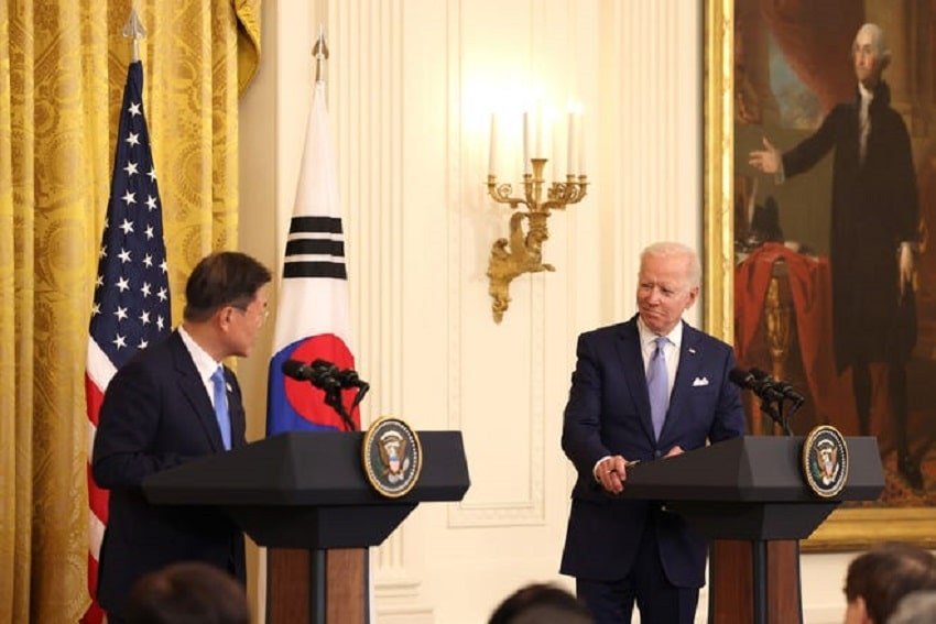 'Deeply concerned' Biden hosts South Korea's Moon, pushes new 'practical' approach to denuclearize North Korea !