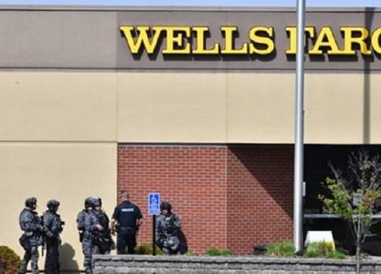 'Peaceful resolution' Hourslong hostage situation at Wells Fargo bank in Minnesota ends with arrest, authorities say !