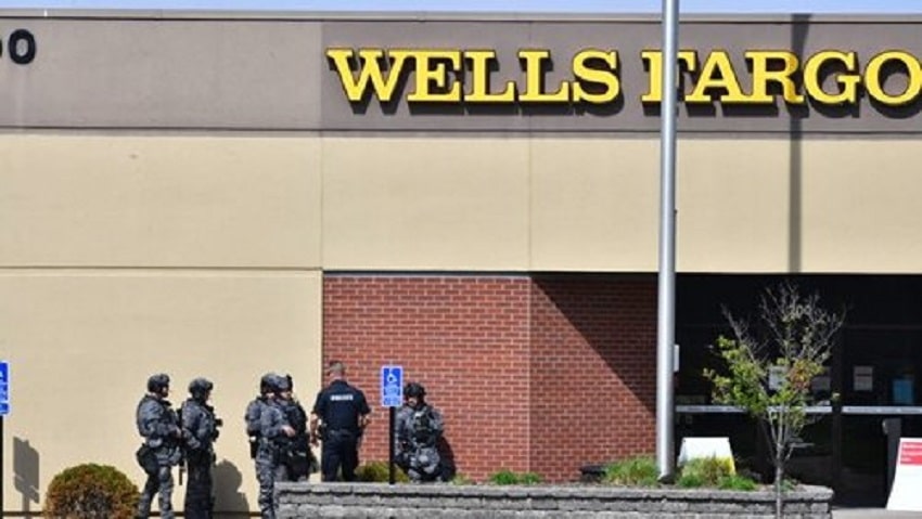 'Peaceful resolution' Hourslong hostage situation at Wells Fargo bank in Minnesota ends with arrest, authorities say !