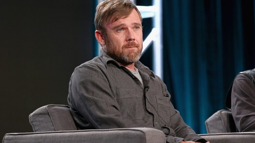 'You're gonna listen to these people' Ricky Schroder films himself confronting Costco employee over mask policy !