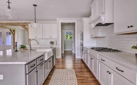quartz-countertops-with-white-kitchen-cabinets